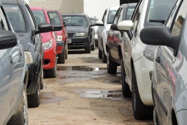 Leilões falsos de automóveis