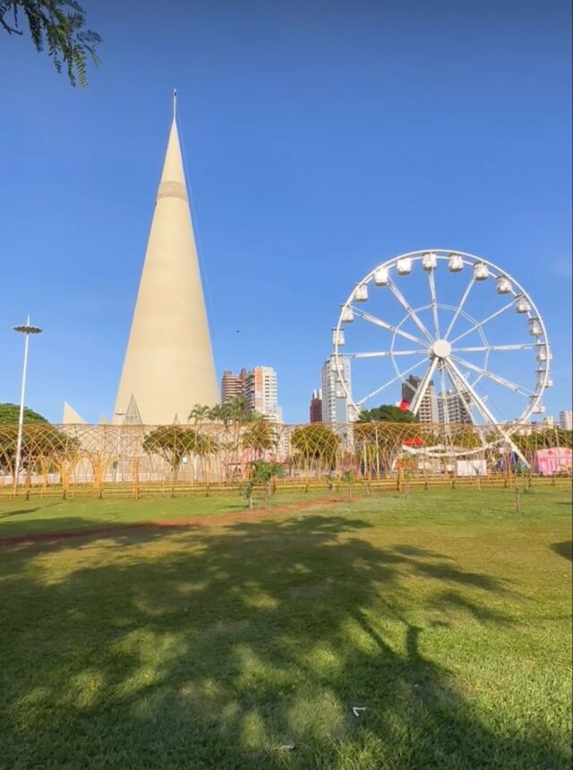 decoração de natal da Avenida cerro azul de Maringá 