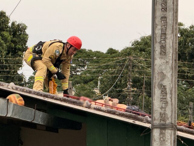 Corpo no telhado