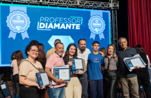 Estado começa a homenagear 5 mil educadores que inspiram alunos nas salas de aula