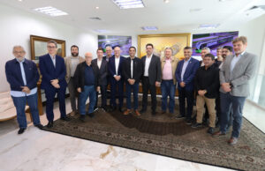 Ratinho Junior apresenta projeto inovador do transporte a prefeitos de Santa Catarina