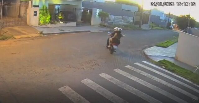 Vítima chegando na casa