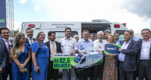 Governador entrega 150 ambulâncias com UTIs para todas as regiões do Paraná